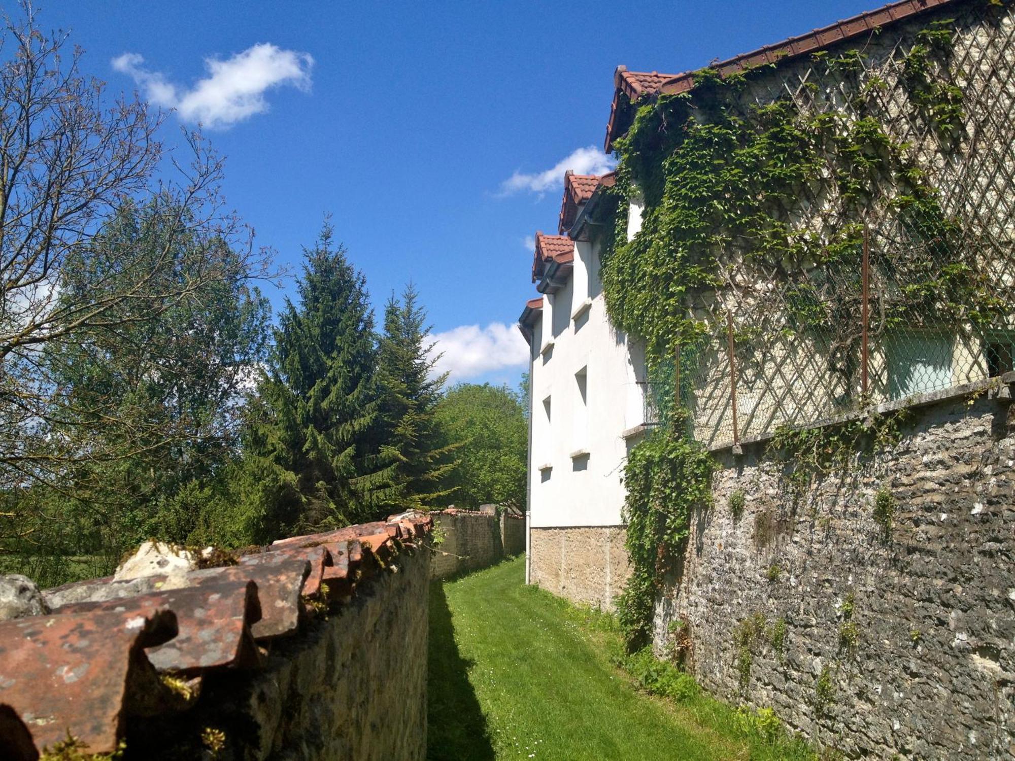 Logis Hostellerie La Chaumiere Arsonval Экстерьер фото