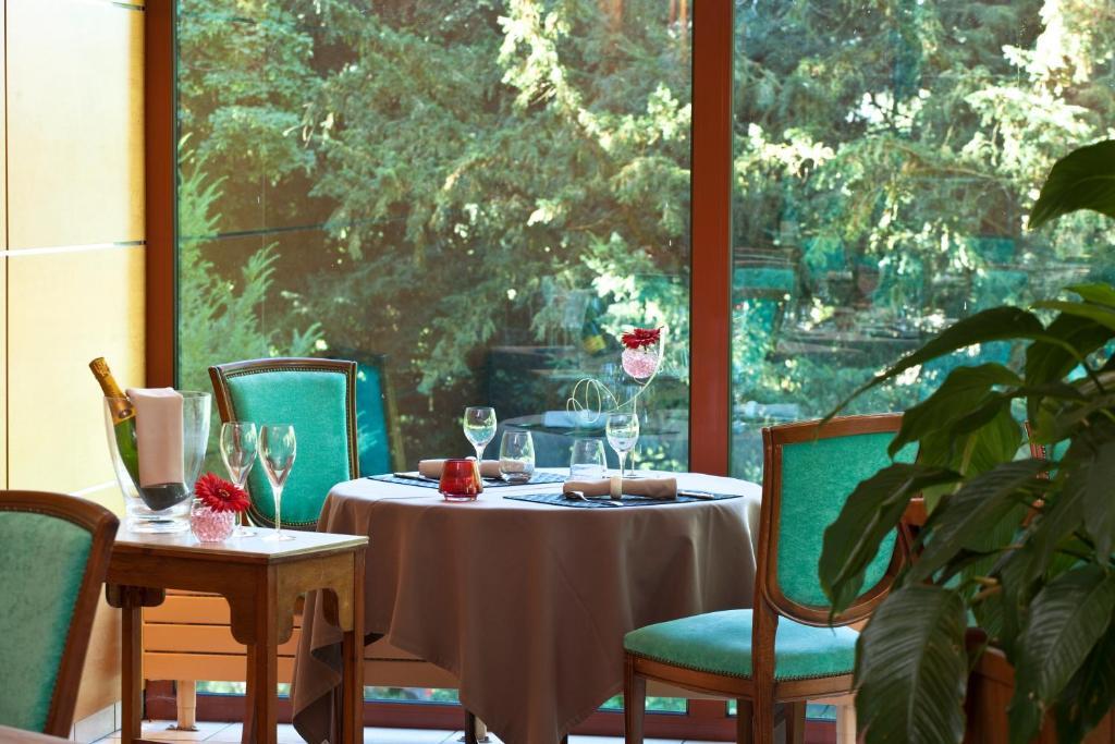 Logis Hostellerie La Chaumiere Arsonval Экстерьер фото