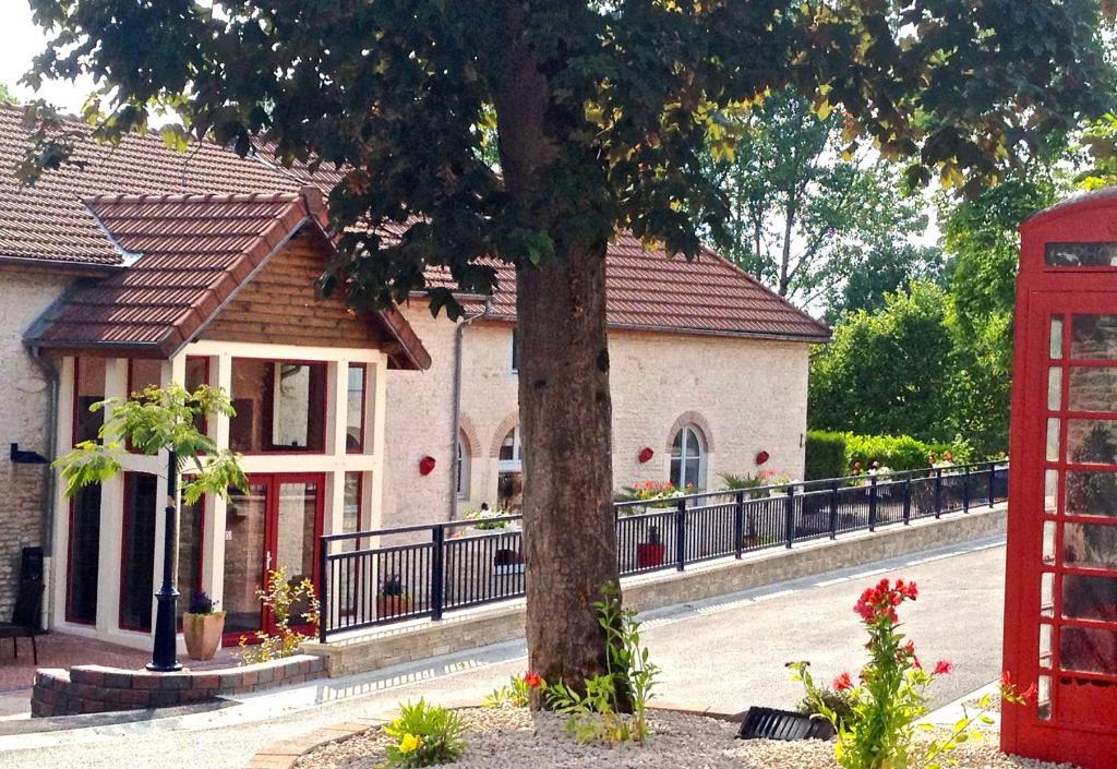Logis Hostellerie La Chaumiere Arsonval Экстерьер фото