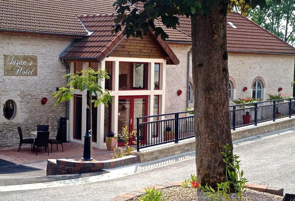Logis Hostellerie La Chaumiere Arsonval Экстерьер фото